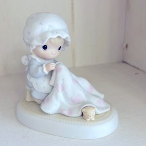 Precious Moments Vintage “Love Covers All”. 1984